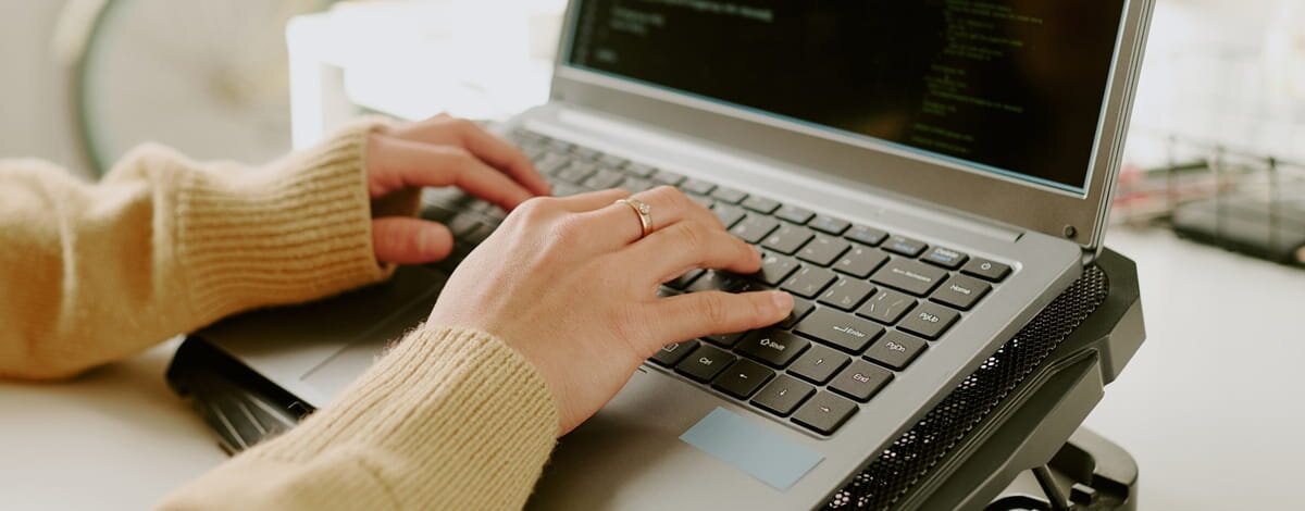 jaka podkładka chłodząca pod laptopa podstawka chłodząca pod laptopa gamingowego