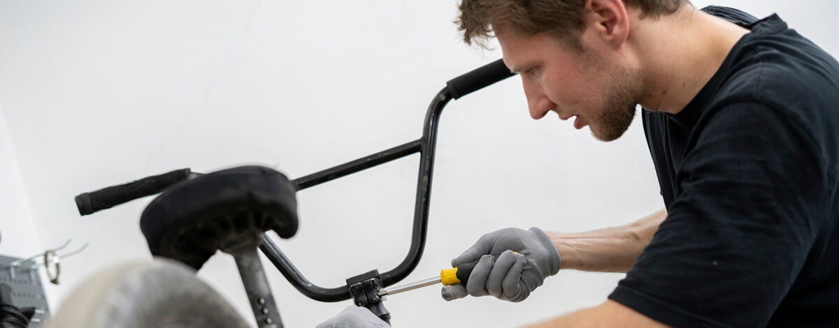 Jak podwyższyć kierownicę w rowerze Rower miejski z kołami 28 cali