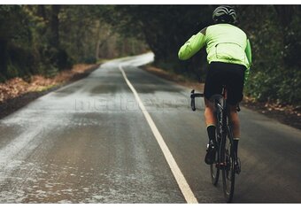 Jazda rowerem w deszczu – jak się przygotować?