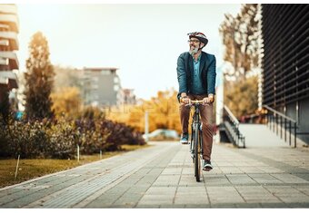 Jazda rowerem po chodniku – czy jest dozwolona?