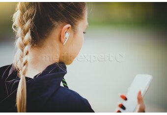 Słuchawki bezprzewodowe douszne do 150 zł - ranking [TOP10]