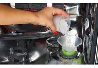 Jaka sól do zmywarki – ranking [TOP5]