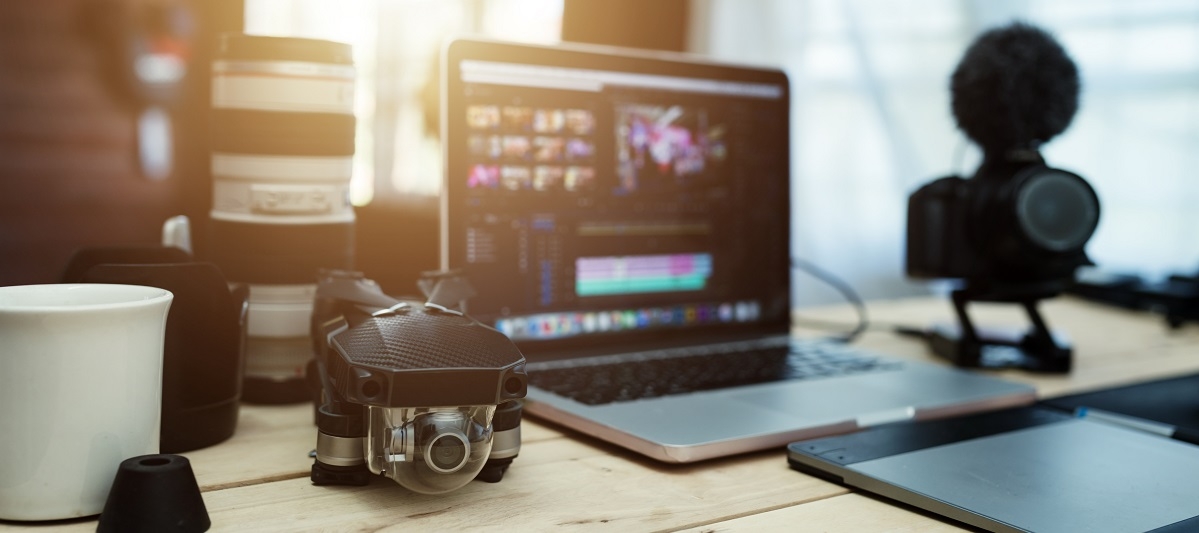 Jak używać laptopa jako monitor? Poradnik Media Expert