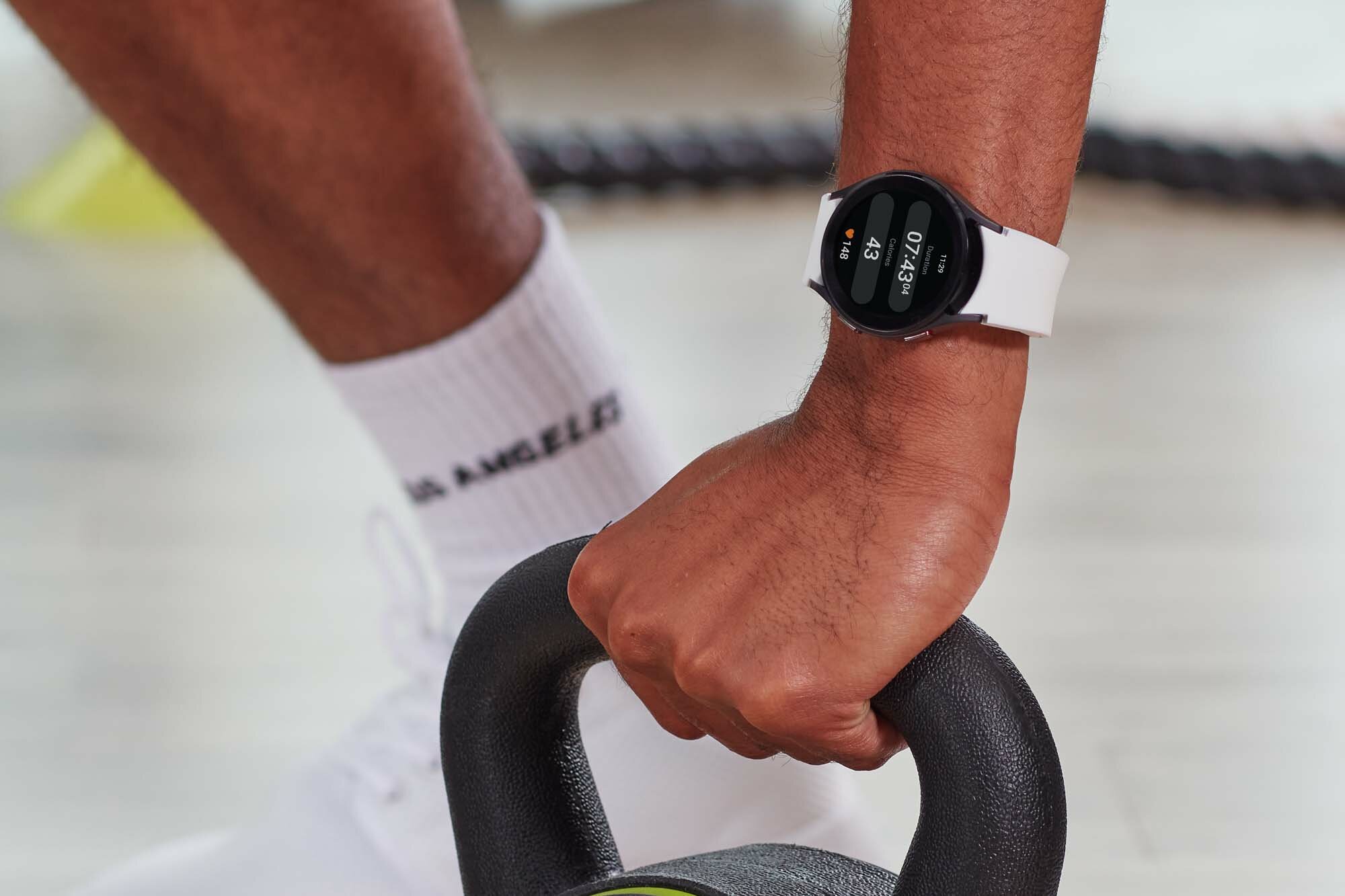 SAMSUNG Galaxy Watch SM-R860NZ 40mm Różowo-złoty Smartwatch niskie ceny  i opinie w Media Expert