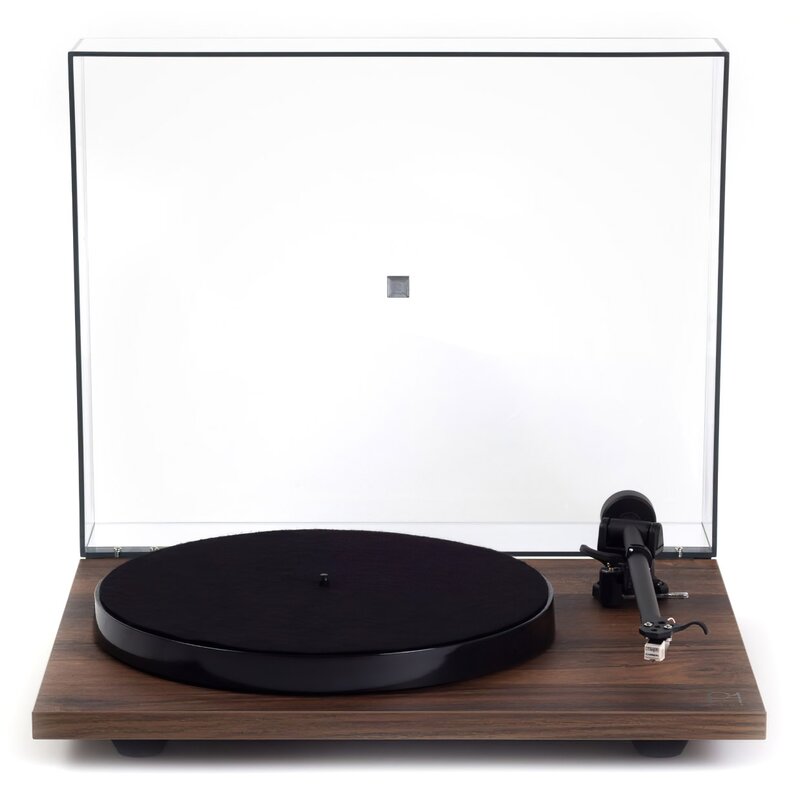 Gramofon REGA Planar 1 Plus Orzech, Napęd paskowy, Wkładka Rega, Pokrywa w zestawie, Prędkość odtw. 33 1/3,45 obr./min